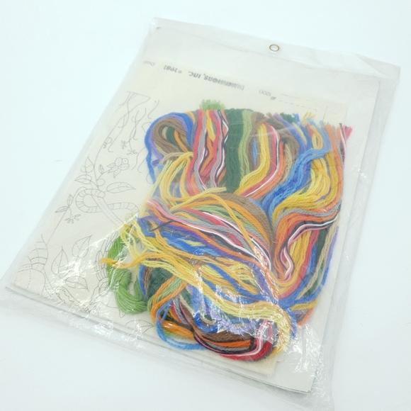 NEW VTG Dimensions Crewel Tree of Life Ellen Silver 1981 14"x20" Needlework Kit - Picture 6 of 7